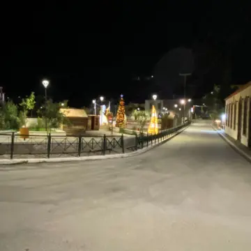 plateia-horiou Δεν περισσεύει κανείς, όταν πρόκειται για το χωριό μας.