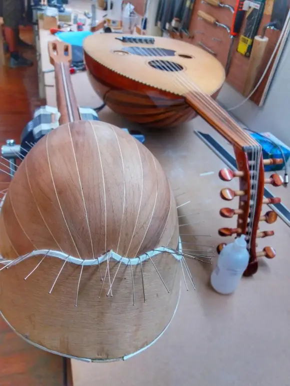 organopoiia Μέρος 3ο-Αφιέρωμα στο Λεσβιακό ούτι-Οι ήχοι του ξύλου: Οι μάστορες και τα όργανα που χάρισαν στη Λέσβο τη δική της μουσική ψυχή