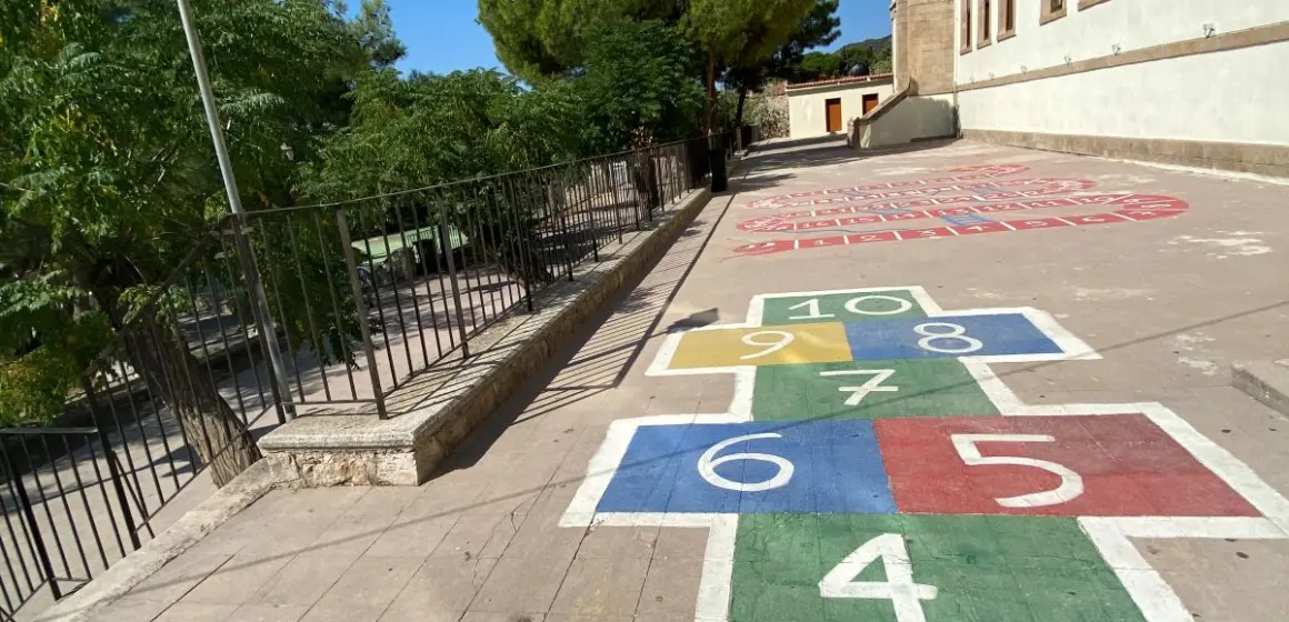 ΑΥΛΗ Το Δημοτικό μας Σχολειό καμαρώνει αλλά χρειάζεται και βοήθεια…(Φωτογραφίες από το εσωτερικό του)