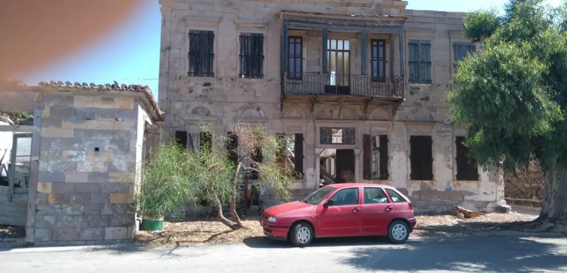 Ρημάζει η Σπιταρόνα Σκάλας-Από το 2019 ίσαμε σήμερα.