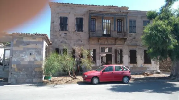 Ρημάζει η Σπιταρόνα Σκάλας-Από το 2019-ίσως και παλιότερα- ίσαμε σήμερα.