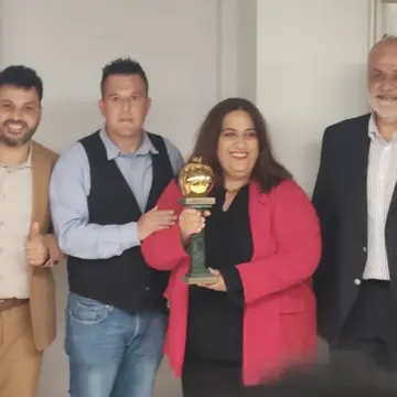 Η διεθνής διάκριση Golden Apple Award απονεμήθηκε στο νησί στις 25 Απριλίου-Παρουσία και του Σκαλιώτικου συλλόγου μας