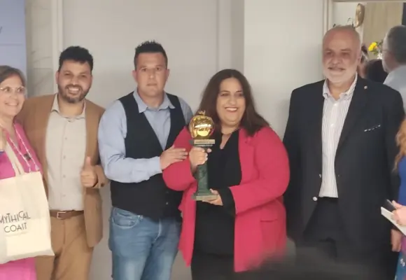 Η διεθνής διάκριση Golden Apple Award απονεμήθηκε στο νησί στις 25 Απριλίου-Παρουσία και του Σκαλιώτικου συλλόγου μας