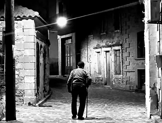 ΠΑΣΧΑ με φόντο τις υπέροχες ασπρόμαυρες φωτογραφίες του Δημήτρη Πιττού