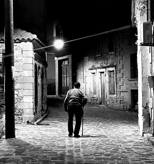 pittos-_n ΠΑΣΧΑ με φόντο τις υπέροχες ασπρόμαυρες φωτογραφίες του Δημήτρη Πιττού