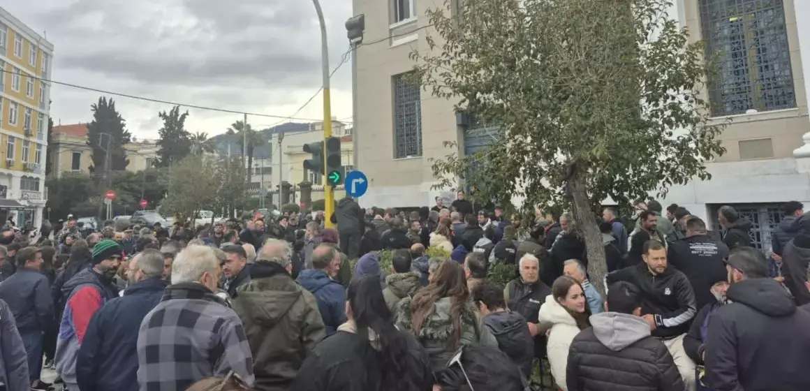 ΜΕΧΡΙ ΠΟΤΕ ΟΛΟΚΛΗΡΟ ΤΟ ΝΗΣΙ ΘΑ ΕΙΝΑΙ ΣΕ ΟΜΗΡΙΑ; (και τα κοτόπουλα της Μερκοσούρ!)