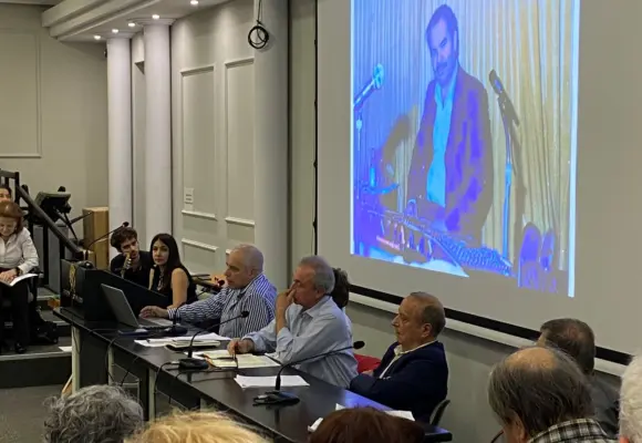 Αφιέρωμα στους Λέσβιους Σολίστ του σαντουριού. To σαντούρι στη Λέσβο
