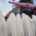 Πυρηνικά και Ορμούζ παρατείνουν την κρίση